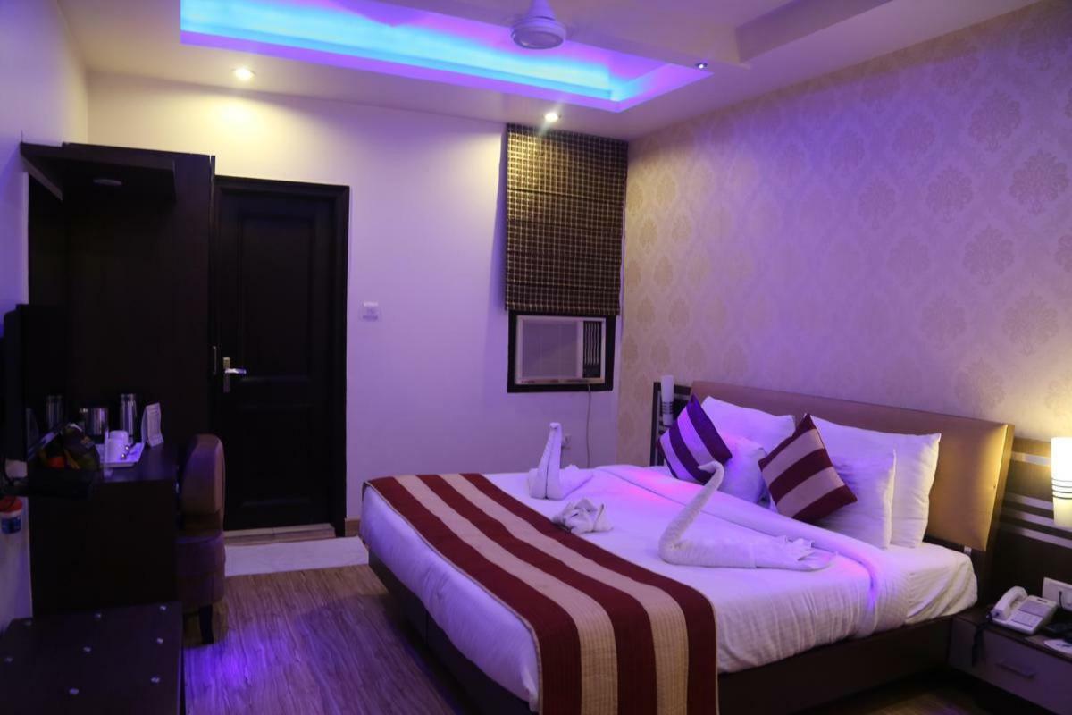 Hotel Surya International Delhi Zewnętrze zdjęcie