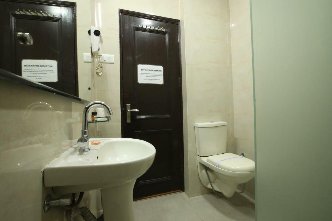 Hotel Surya International Delhi Zewnętrze zdjęcie