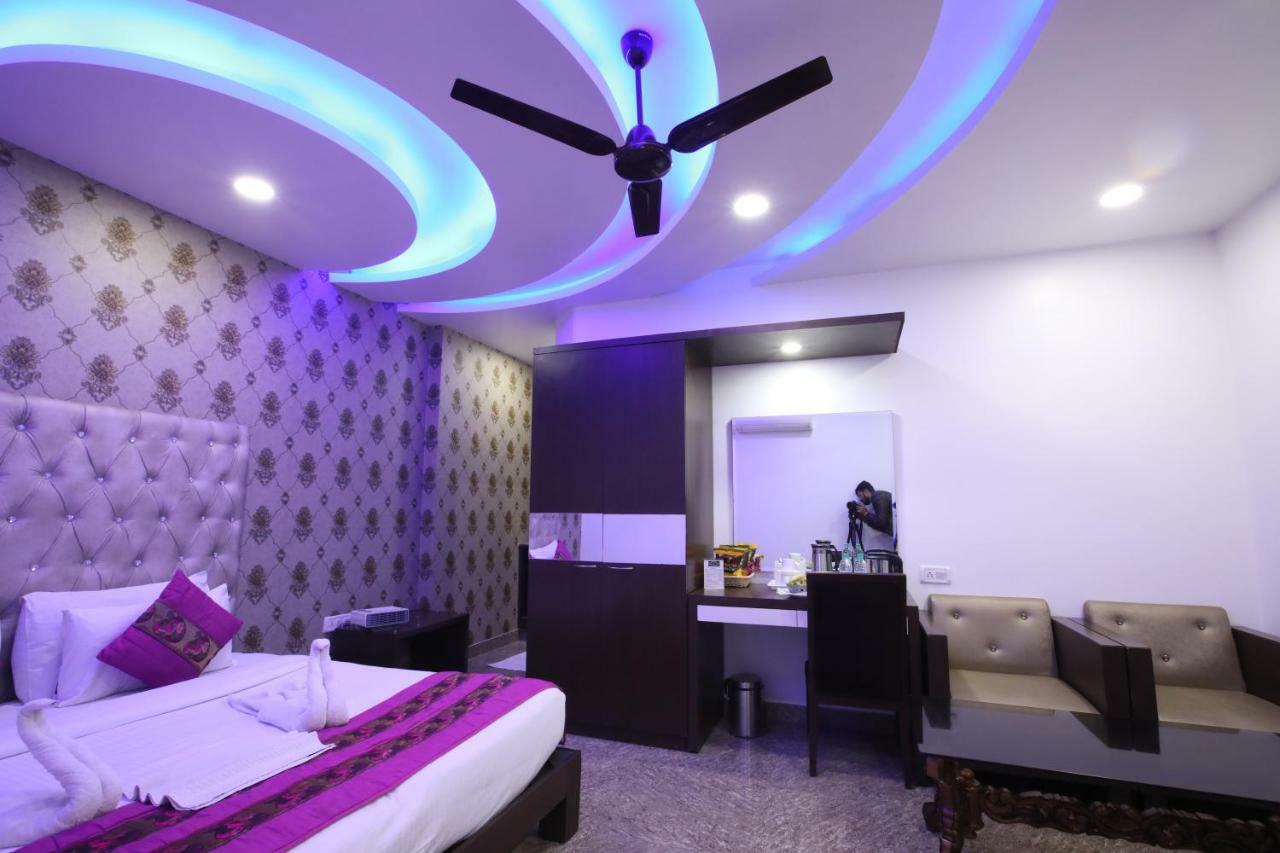 Hotel Surya International Delhi Zewnętrze zdjęcie