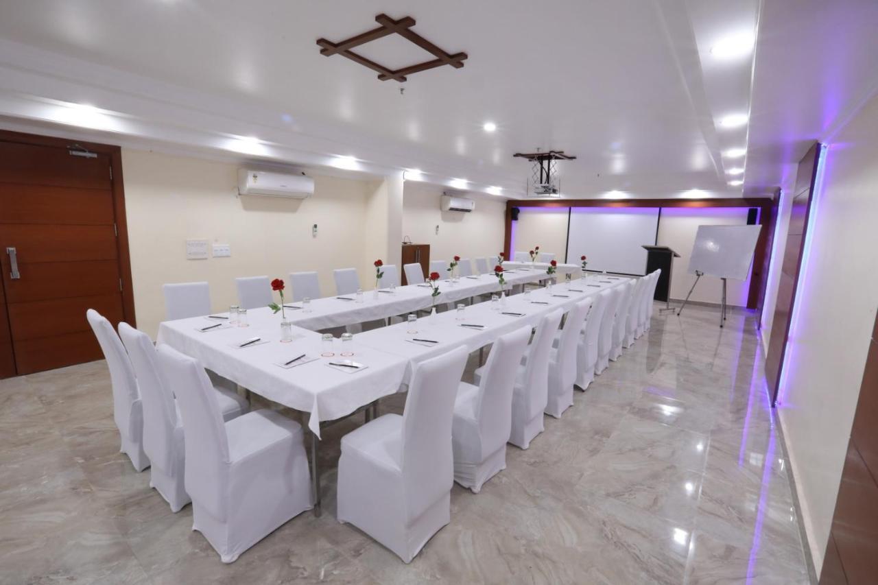Hotel Surya International Delhi Zewnętrze zdjęcie